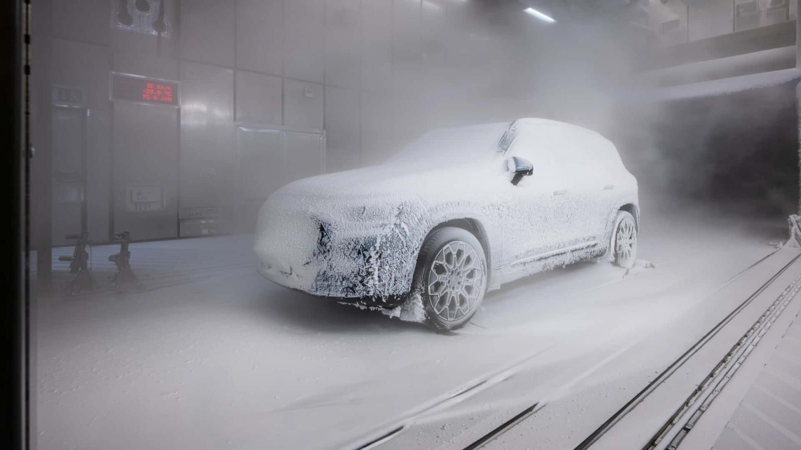 Νέα Mercedes GLB: Ταμπλό οθόνη, οροφή σαν ουρανός, ντεμπούτο στις 8/12